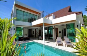 House for sale in Phuket, next to the sea, cheap.
